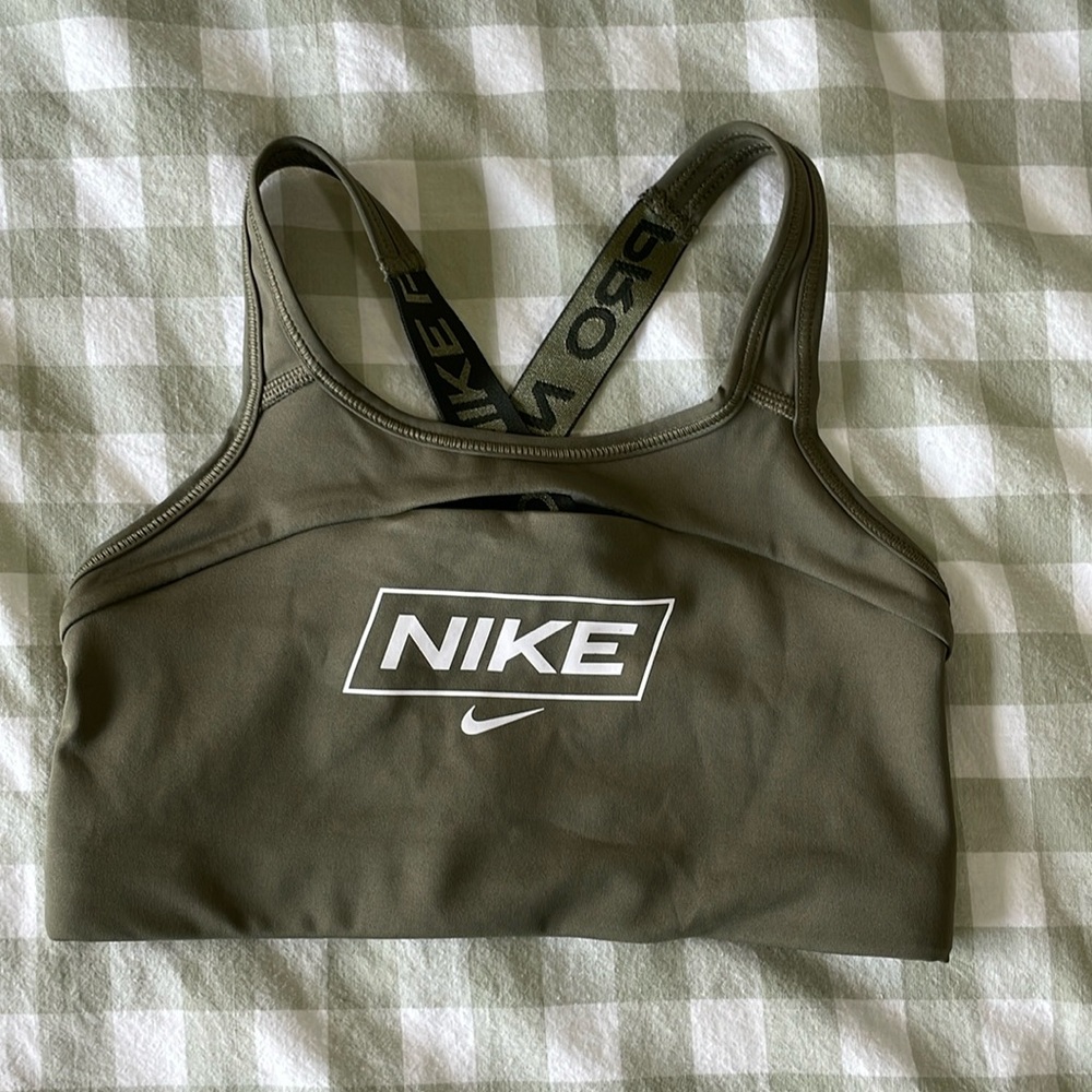 Nike Pro Women's Sports Bra